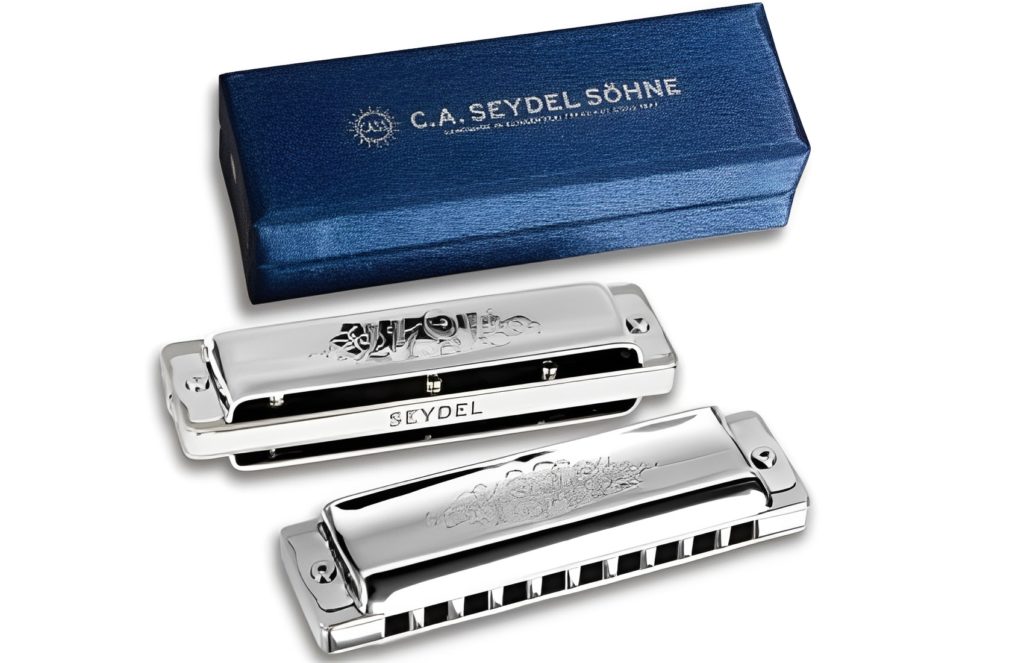 Suzuki Chromatic Harmonica