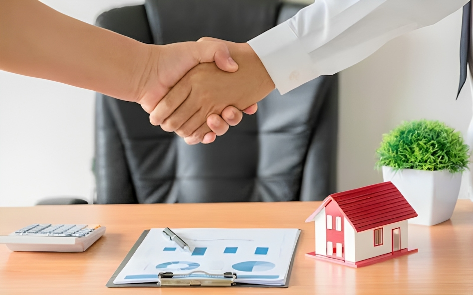 luxury real estate broker