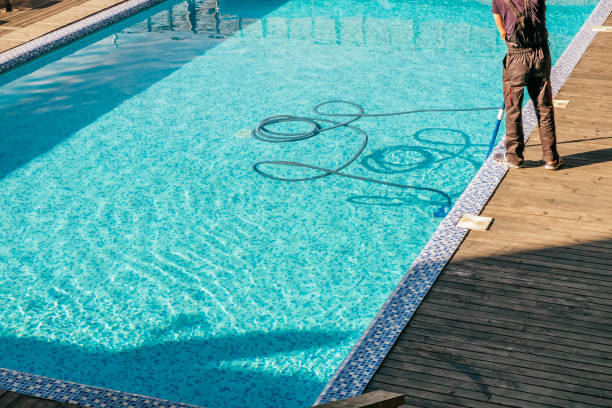 What are the benefits of hiring professional cleaning pool services?