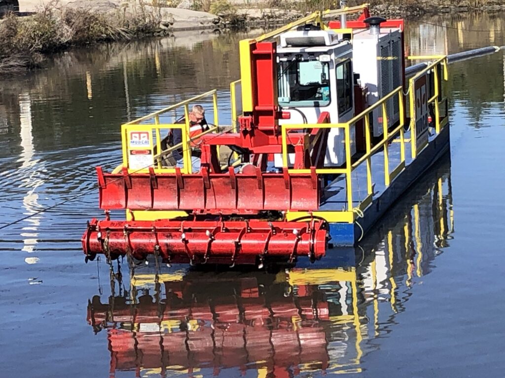 Dredging equipment for ponds
