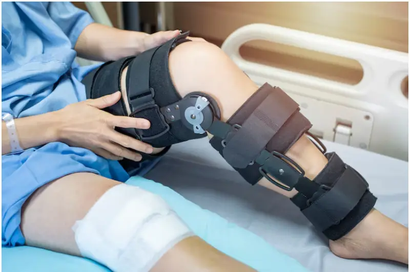 Robotic knee replacement surgery